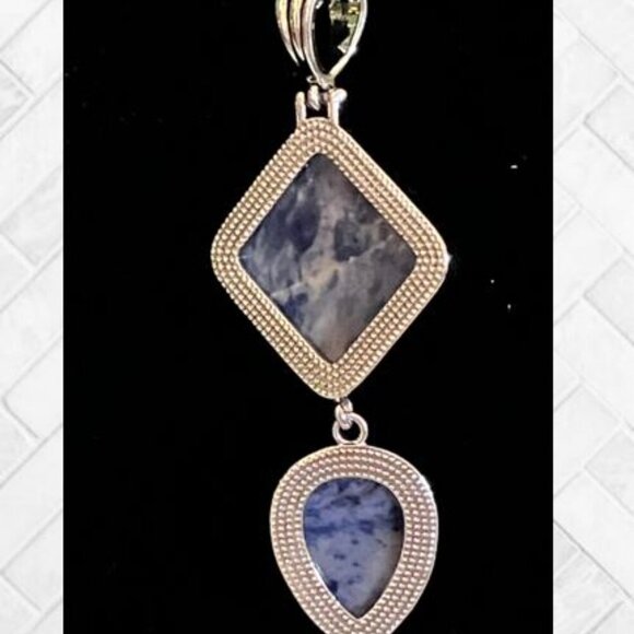 Handcrafted Contemporary Royal Blue Sodalite Necklace in Silver-Tone - Picture 4 of 8